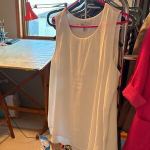 Chic White Sleeveless Blouse